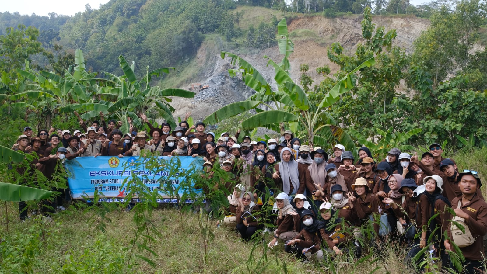 Ekskursi Reklamasi Lahan Tambang sebagai Implementasi Visi Program Studi Ilmu Tanah