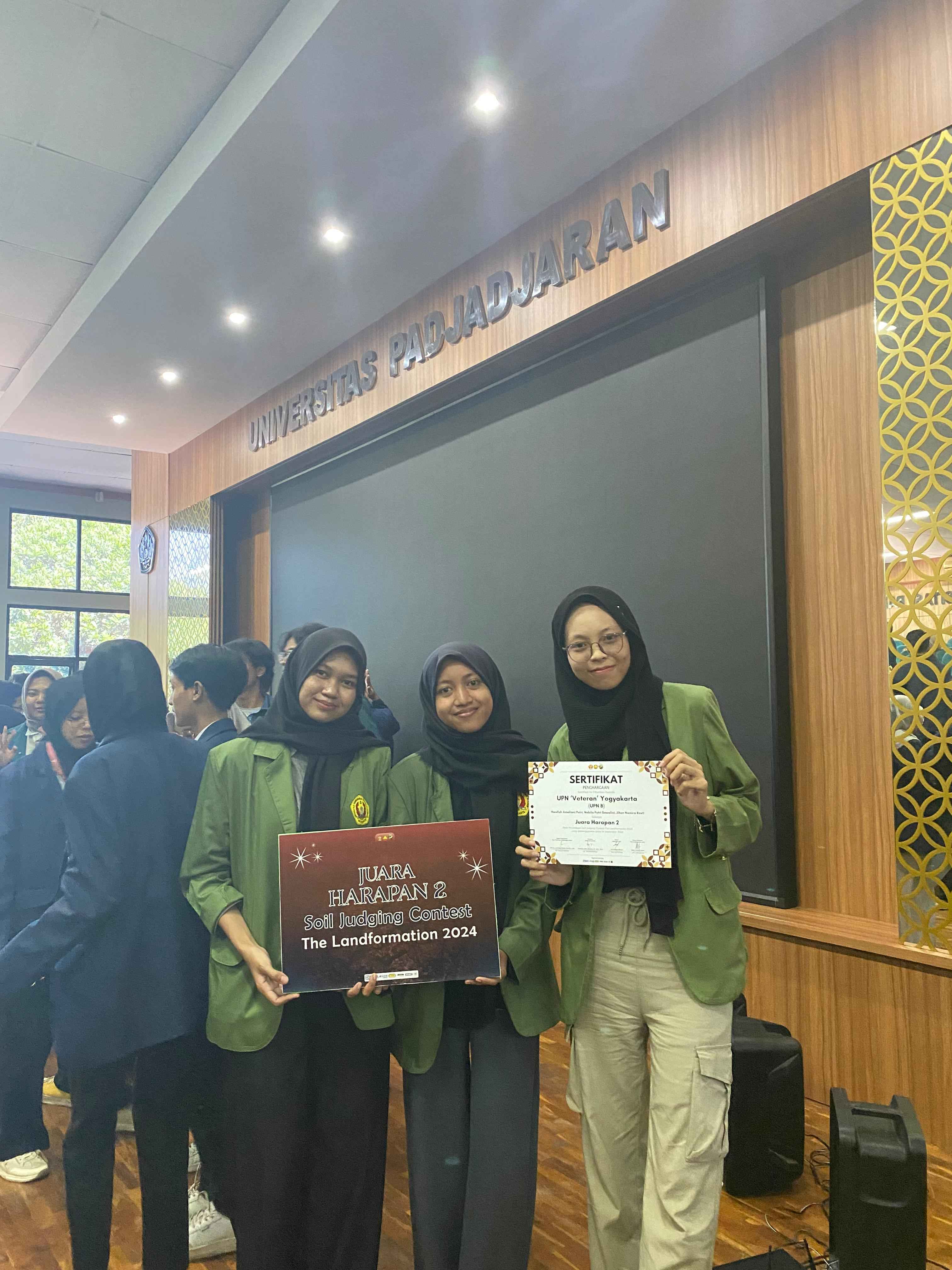 Mahasiswa Ilmu Tanah Raih Kejuaraan dalam Lomba SJC "Landformation"